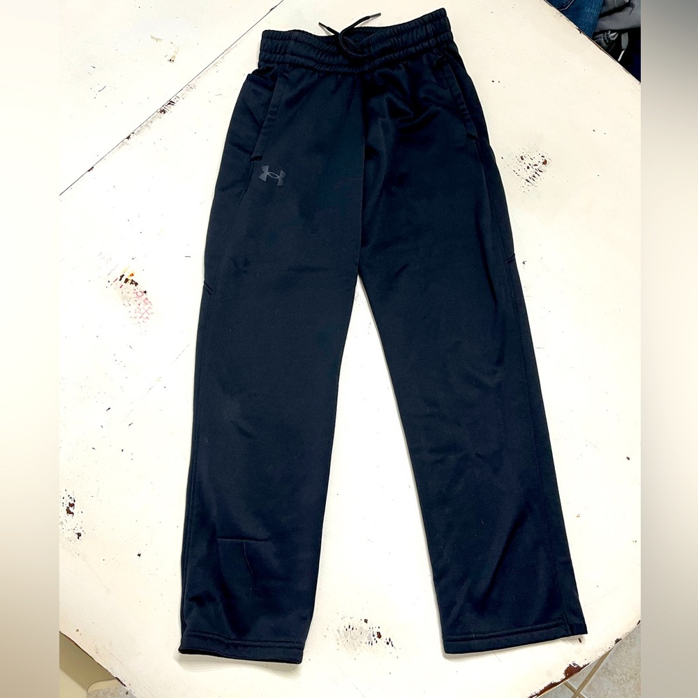 Black Under Armour sweatpants. Youth medium.